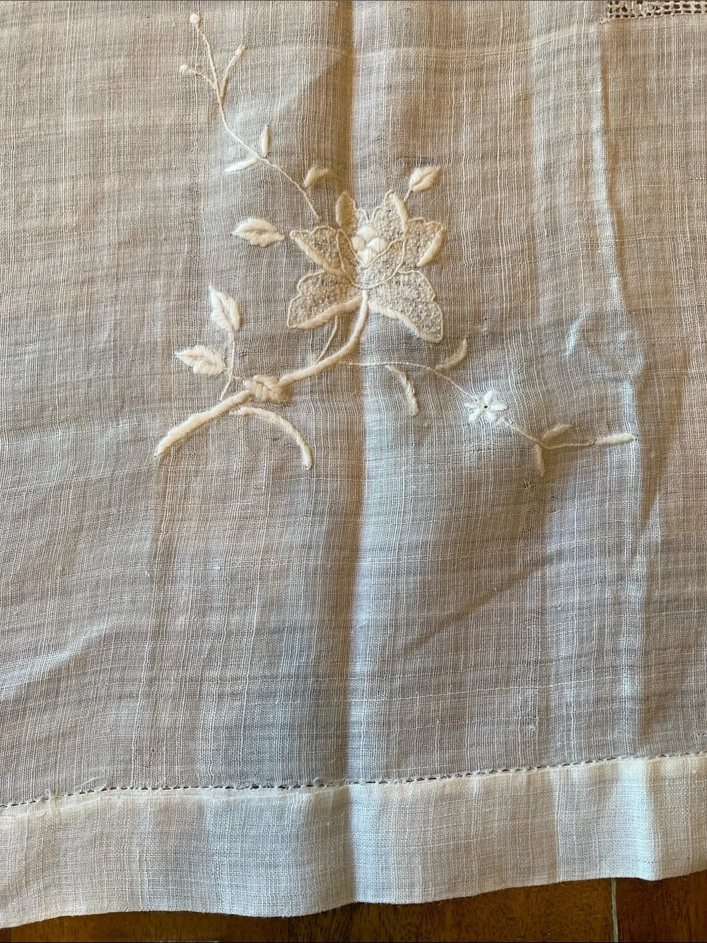 White Embroidered Square Linen Tablecloth Matching Napkin Set‎ Classic Home